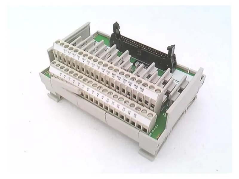 ALLEN BRADLEY 1492-IFM20F-F24A-2 PLC Module/Rack