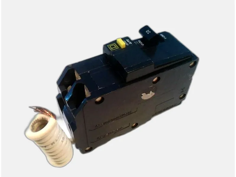 QO220GFI 模殼式斷路器 by SQUARE D
