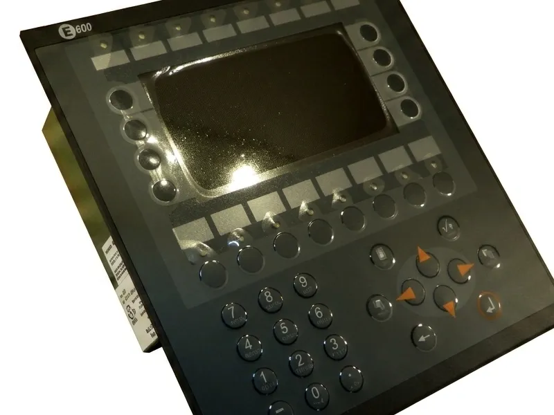 E600-04390 操作員介面 由 BEIJER ELECTRONICS