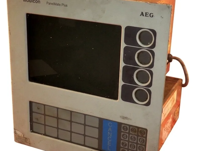 MM-PMC2-200 操作員介面 由 MODICON