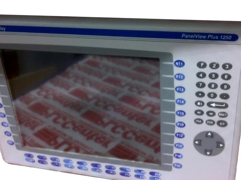 2711P-B12C4D9 操作員介面 由 ALLEN BRADLEY
