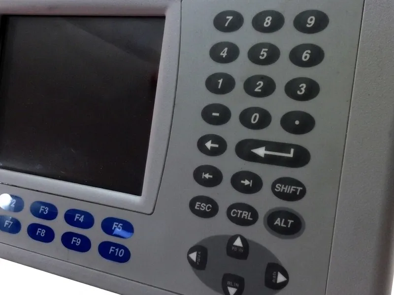 2711P-K6C3A 操作員介面 由 ALLEN BRADLEY