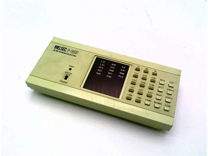 Terminal de Programación PLC F-20P-E de MITSUBISHI