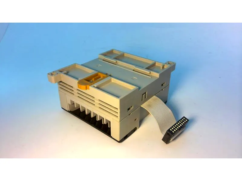 CPM1A-MAD11 PLC dạng khối của OMRON