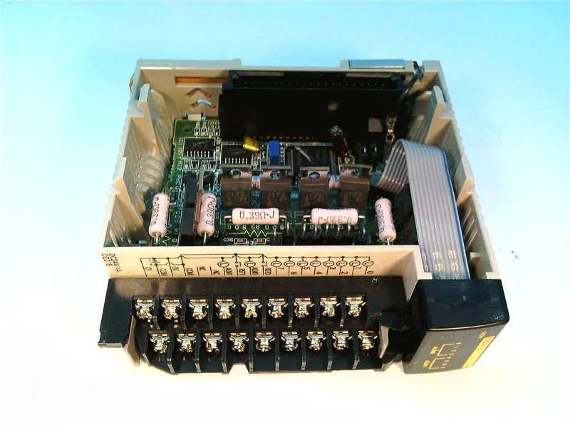CQM1-OD215 Mô-đun/Khung PLC của OMRON