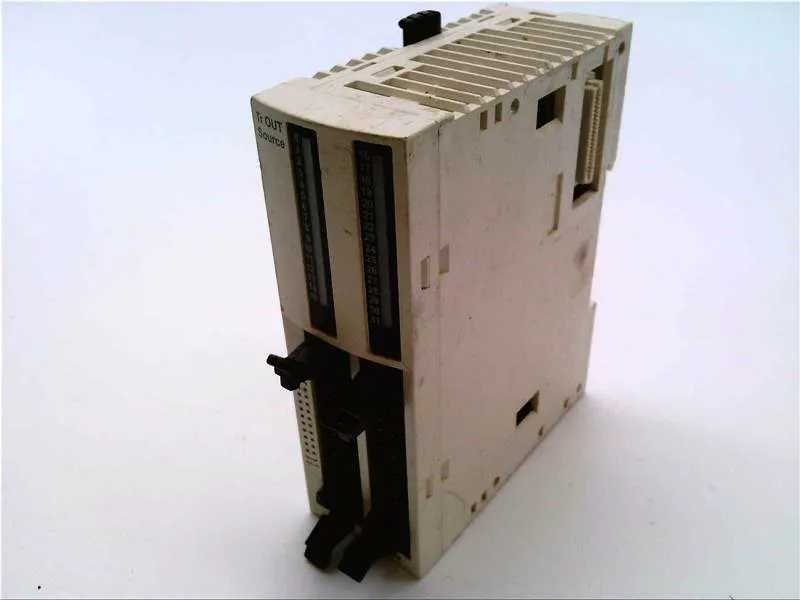 TWDDDO32TK 一體式 PLC by MODICON