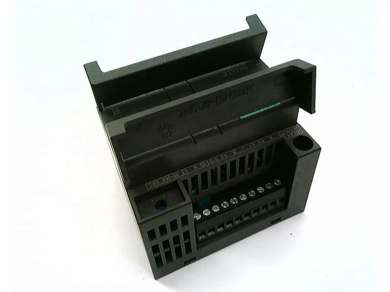 6ES7210-0BA00-0XB0 API compact par SIEMENS