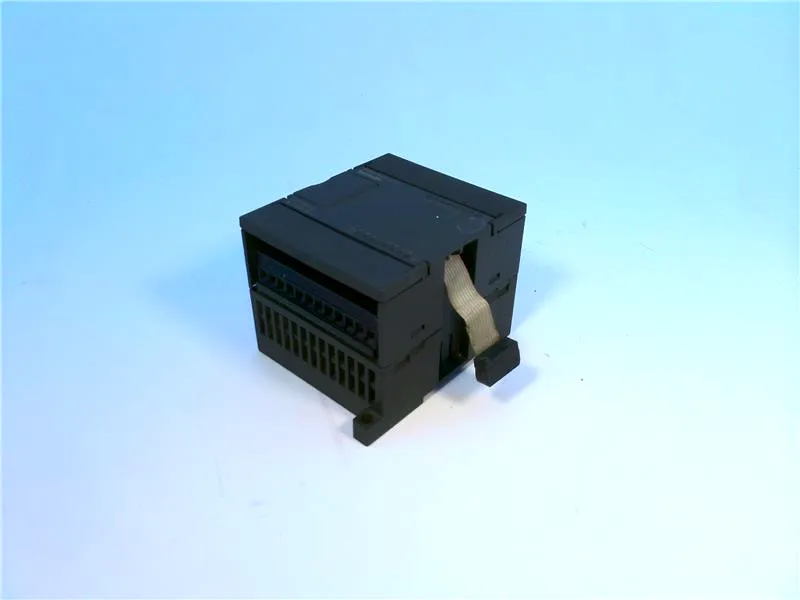 6ES7223-1PH22-0XA8 Module/Châssis API par SIEMENS