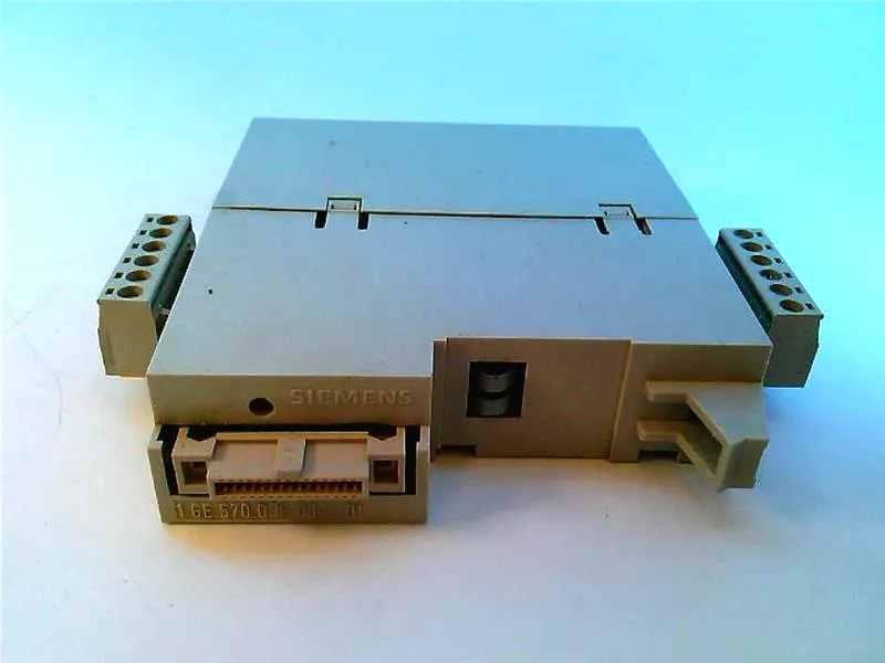 6FC5111-0CA03-0AA1 Module/Châssis API par SIEMENS
