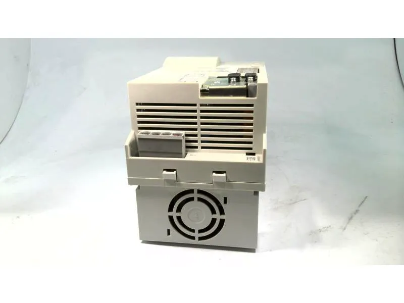 ECSES064C4B PLC模組/機架 由 LENZE 製造