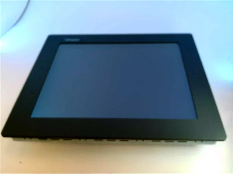 Ordinateur industriel IPC1700T-I7-4GB-240SS-W7U de NEMATRON CORP