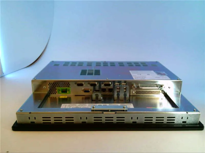 Ordinateur industriel IPC1700T-I7-4GB-240SS-W7U de NEMATRON CORP