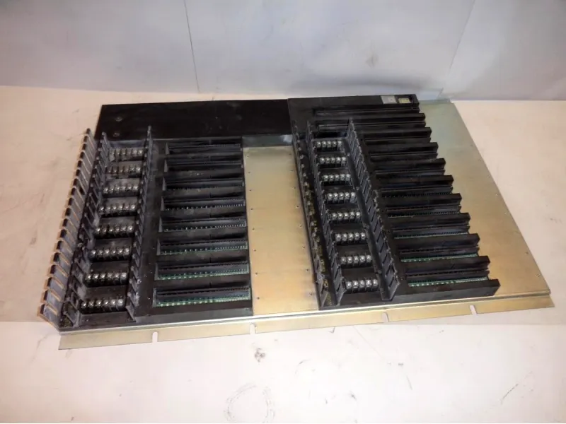 8030-DRK-300 PLC模組/機架 由 SYMAX 製造