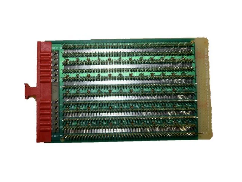 8136-MG15 PC板PLC/擴充板 由 AUGAT 製造