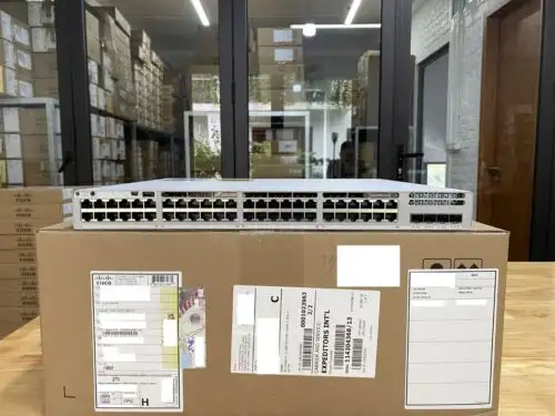 Cisco C9300L-48T-4G-A 48埠10/100/1000 三層4X1G上行優勢交換機