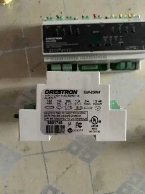 Crestron Din-8Sw8 commutateur haute tension monté sur rail avec entrées numériques