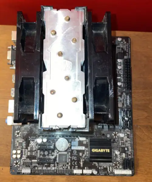 Gigabyte Ga-B250M-Ds3H Lga 1151 Intel B250 Micro Atx Motherboard + I3 6100T