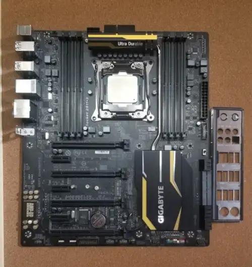 Gigabyte Ga-X99-Ud4P + I7-5960X 3.00Ghz (Eatx) Lga2011-3 Ddr4 Mobo W/ I/O Shield