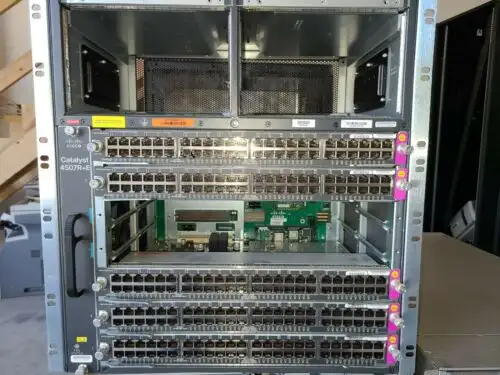Cisco WS-4507R+E 4500+E ตัวสวิตช์ Catalyst พร้อม 5 WS-X4748-RJ45-E ไม่มีแหล่งจ่ายไฟ