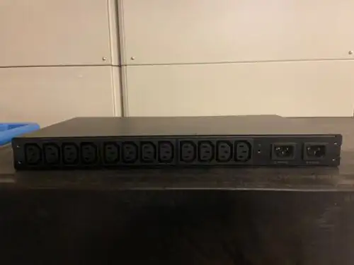 APC by Schneider Electric NetShelter AP4421 automatischer Umschalter
