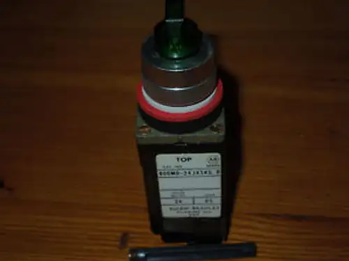 Allen Bradley #800Mr-24Jx5P 3Position Lighted Selector Switch Green Len Nib