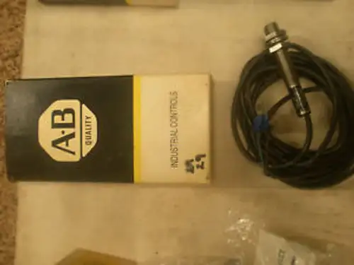 Allen Bradley 871T-L2A12 光電開關