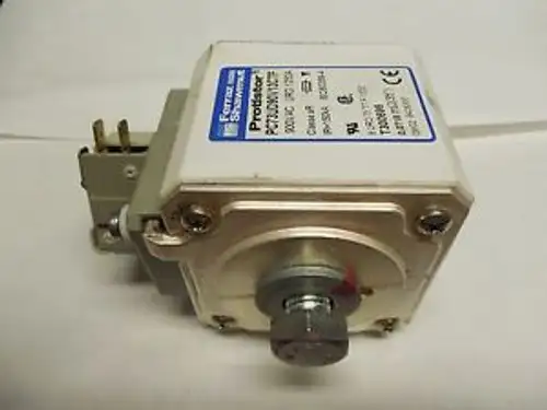FERRAZ SHAWMUT 9C73UD90V13CTF 900Vac 1250a T300696 W/MS7V1-5 fusibile