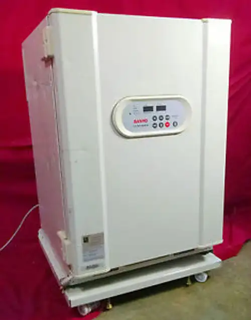 Sanyo Mco-18Aic Ir Sensor Laboratory Co2 Incubator Oven W/Shelves
