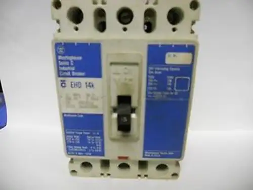 Cutler Hammer 15 Amp 3 Pole Circuit Breaker Ehd3015V ............Yc-136