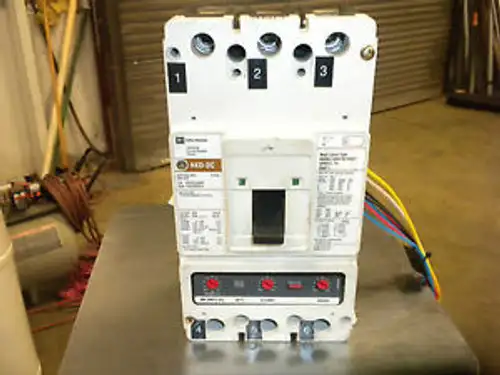 Cutler Hammer Hkd-Dc 400 Amp 600 Volt Dc 3 Pole Hkddc3400F 300 Amp Kt3300T Trip