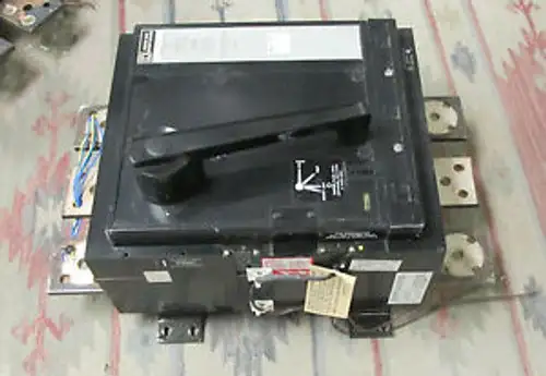 Square D Breaker PAL Type Cat PAF361600DC1680 W/ Undervolt. & Aux ... VU-04