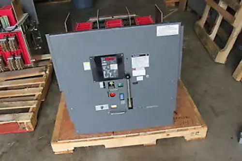DS-840 4000 AMP 635 V 3 P WESTINGHOUSE LOW-VOLTAGE AC POWER CIRCUIT BREAKER