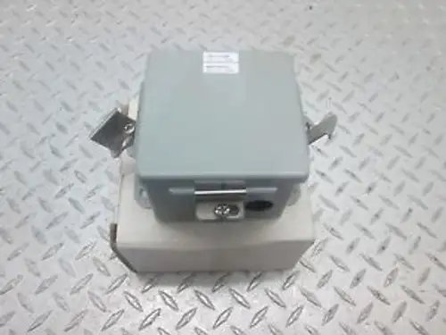 DWYER LOW DIFFERENTIAL PRESSURE SWITCH W1911-1-WP