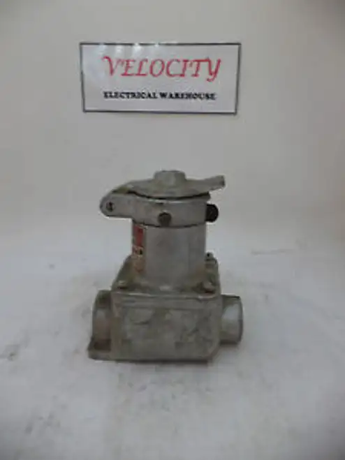 Hubbell Killark Klkkrjc-215 15Amp 230Volt Delayed Action Explosion Proof Recepta