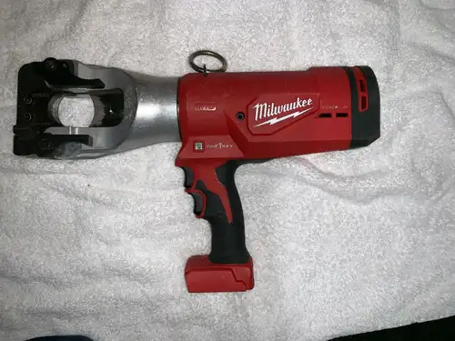 Milwaukee M18 Force Logic 1590 Acsr Kabelschneider (2777-20)