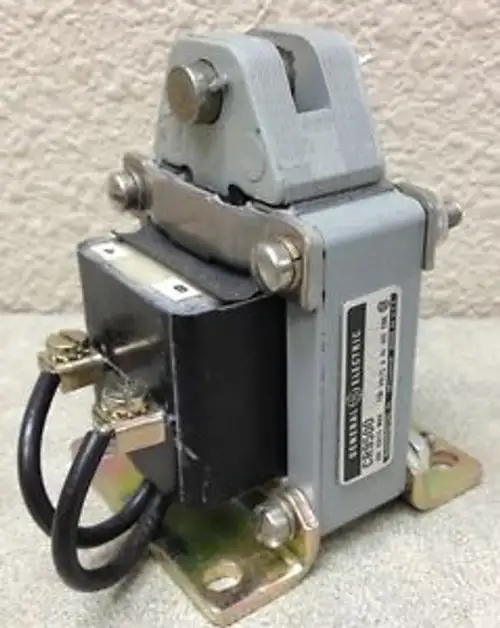 GE CR9500B100A76A BOBINA # 15D4G65 SOLENOIDE A TRAZIONE GENERAL ELECTRIC