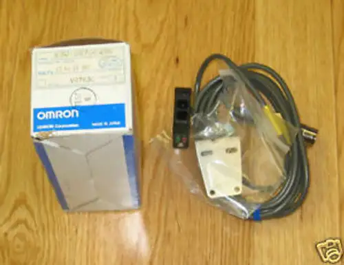 OMRON E3V-DS70C43S 光電感測器