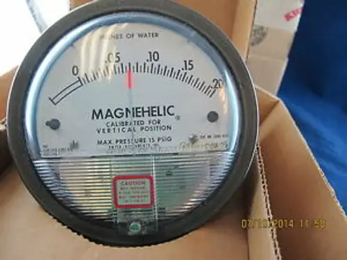 Dwyer 2000-00N Differential pressure gage range .05-0-.2 w.c. minor divisions