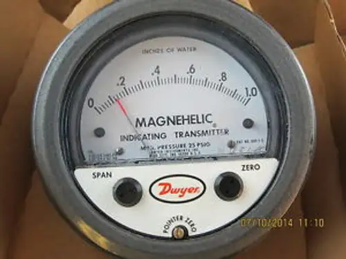 Dwyer 605-0 Differential Pressure Indicating Transmitter Range 0-.50 W.C. Max