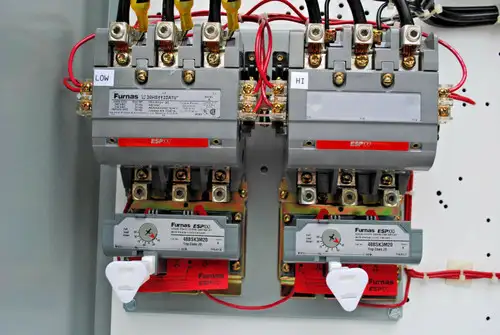 Siemens Size 3 NEMA-12 雙速啟動器/隔離開關組合