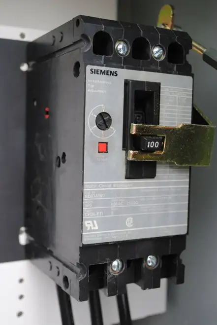 Siemens Size 3 NEMA-12 雙速啟動器/隔離開關組合