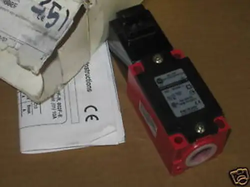 Allen-Bradley 802F-E60M10-S7 Key Interlock Switch --