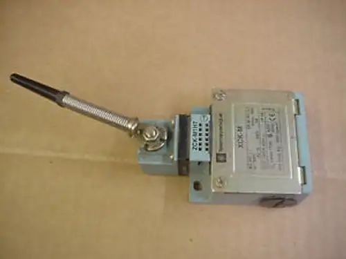 Telemecanique limit switch XCK-M w/ ZCK-M1H7 ZCK-Y81