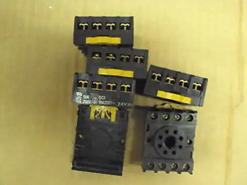 Omron PF083A-E DIN導軌繼電器插座