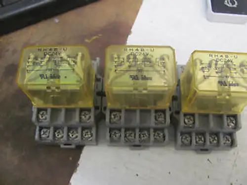 IDEC RH4B-U SH4B-05 120VAC 10A przekaźnik i podstawa