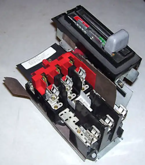 CUTLER HAMMER FUSIBLE SAFETY SWITCH 17-16921 FUSE HOLDER DISCONNECT HANDLE