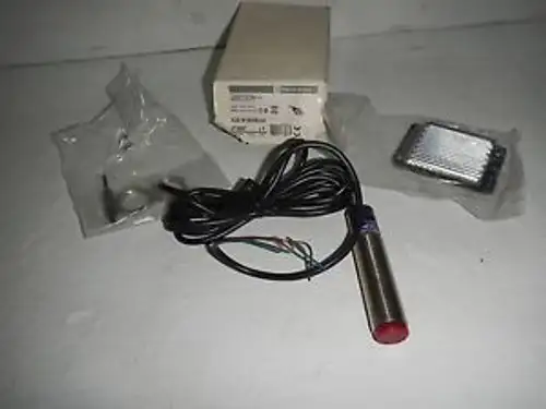 Telemecanique XU9-M18MB230 Photoelectric Sensor