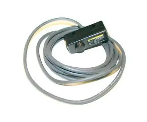 OMRON TL-M2MF1 10-30 VDC PROXIMITY SWITCH