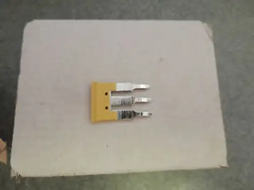 Allen Bradley 1492-CJLj6 3 Ser A jumper trung tâm/plug-in