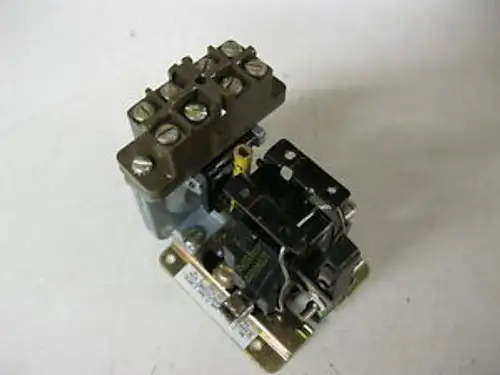 SQUARE D AC Pneumatic Timing Relay 9050-A0-20D 120v coil 2 pole 9050 AO-20D